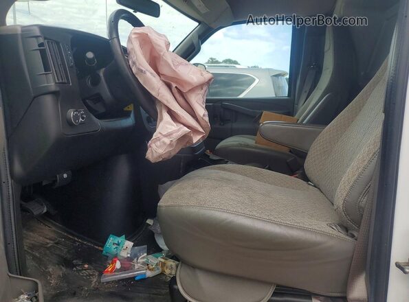 1GCWGAF7XN1183652 2022 CHEVROLET EXPRESS White Front interior view