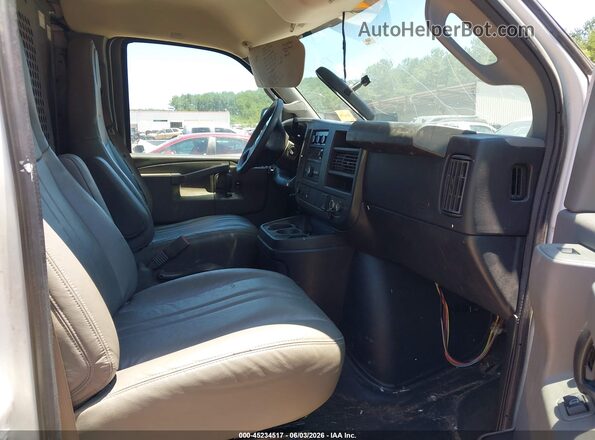 1GCWGAFF1H1349519 2017 CHEVROLET EXPRESS White Vista interior delantera