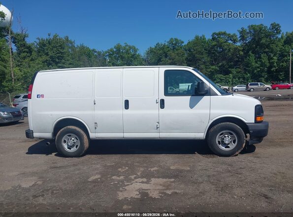 1GCWGAFF2H1133906 2017 CHEVROLET EXPRESS White Widok wnętrza z tyłu