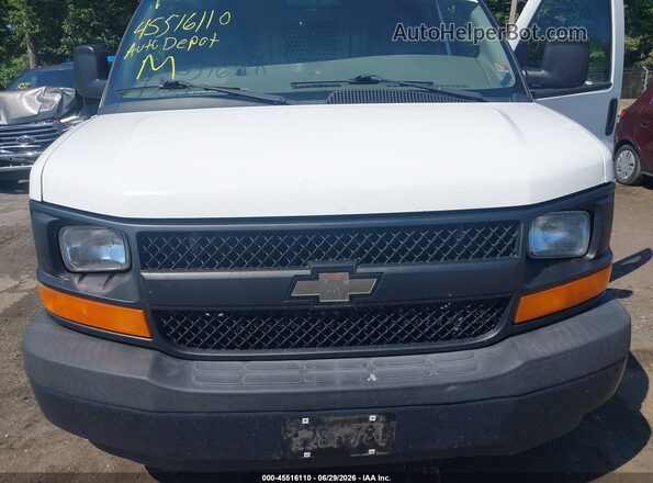 1GCWGAFF2H1133906 2017 CHEVROLET EXPRESS White Widok z przodu