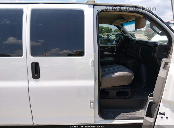 1GCWGAFF3H1351451 2017 CHEVROLET EXPRESS White Widok wnętrza z przodu