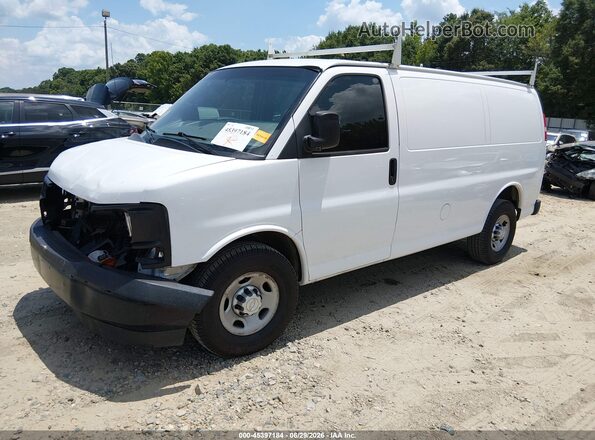 1GCWGAFF3H1351451 2017 CHEVROLET EXPRESS White Przód lewy
