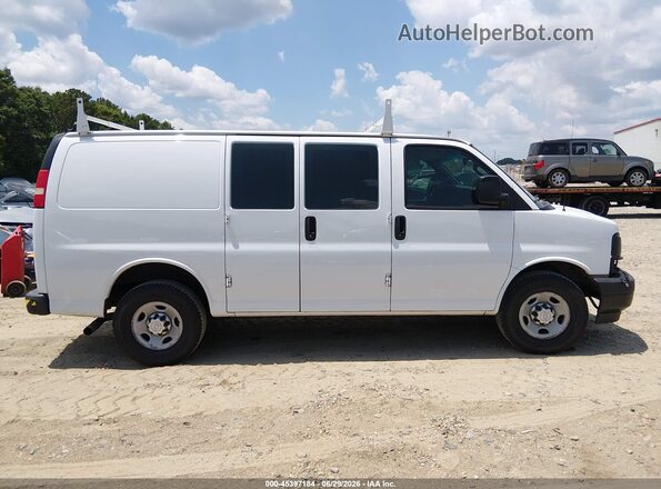 1GCWGAFF3H1351451 2017 CHEVROLET EXPRESS White Widok wnętrza 360 stopni