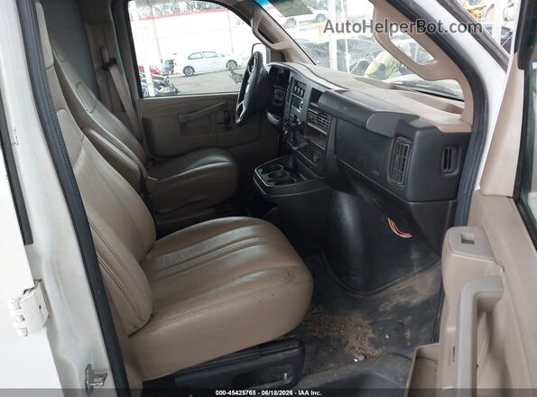 1GCWGAFF5G1120243 2016 CHEVROLET EXPRESS White Вид салону спереду