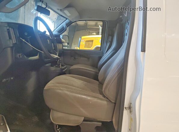 1GCWGAFF7H1133691 2017 CHEVROLET EXPRESS White Front interior view