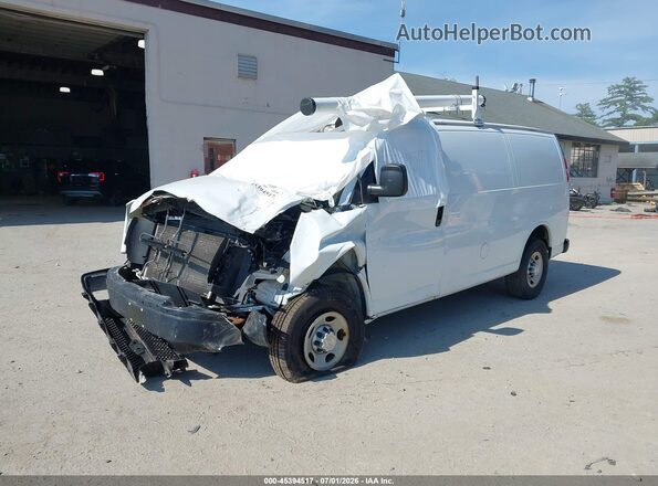 1GCWGAFF7H1351842 2017 CHEVROLET EXPRESS Белый Передняя левая четверть