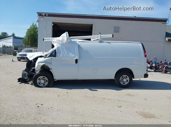 1GCWGAFF7H1351842 2017 CHEVROLET EXPRESS Белый Вид задней части салона