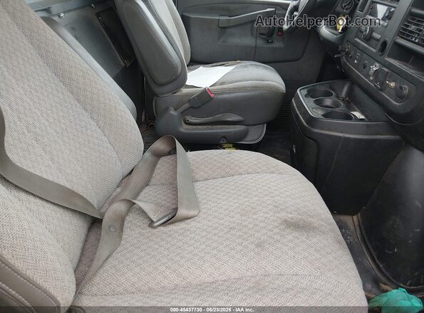 1GCWGAFF8G1236780 2016 CHEVROLET EXPRESS White Vista interior delantera