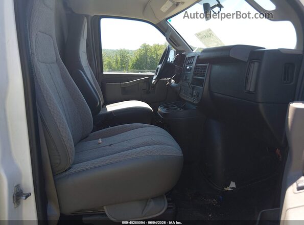 1GCWGAFF8H1347086 2017 CHEVROLET EXPRESS White Вид салону спереду