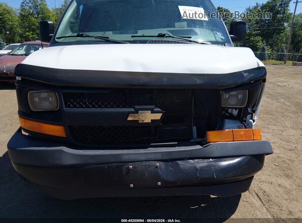 1GCWGAFF8H1347086 2017 CHEVROLET EXPRESS White Вид спереду