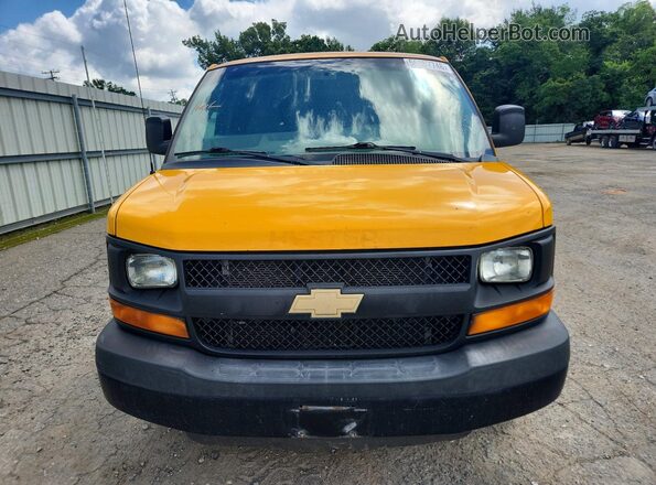 1GCWGAFFXG1243715 2016 CHEVROLET EXPRESS Yellow Widok z przodu
