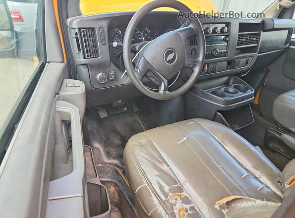1GCWGAFFXG1243715 2016 CHEVROLET EXPRESS Yellow Widok deski rozdzielczej