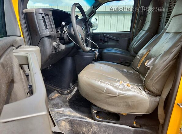 1GCWGAFFXG1243715 2016 CHEVROLET EXPRESS Yellow Widok wnętrza z przodu