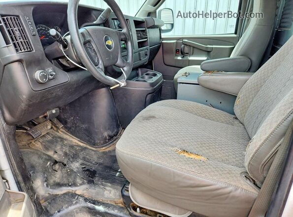 1GCWGAFFXG1280862 2016 CHEVROLET EXPRESS White Front interior view