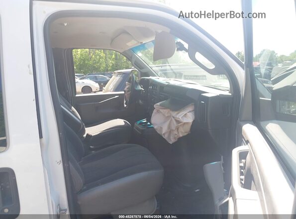 1GCWGAFG0K1307259 2019 CHEVROLET EXPRESS White Widok wnętrza z przodu