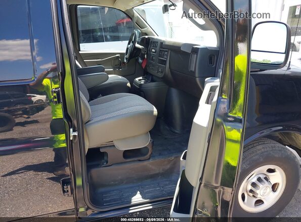 1GCWGAFG1J1277168 2018 CHEVROLET EXPRESS Black წინა სალონის ხედი