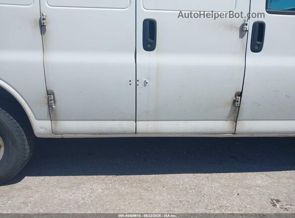 1GCWGAFG8J1340444 2018 CHEVROLET EXPRESS Белый Вид спереди