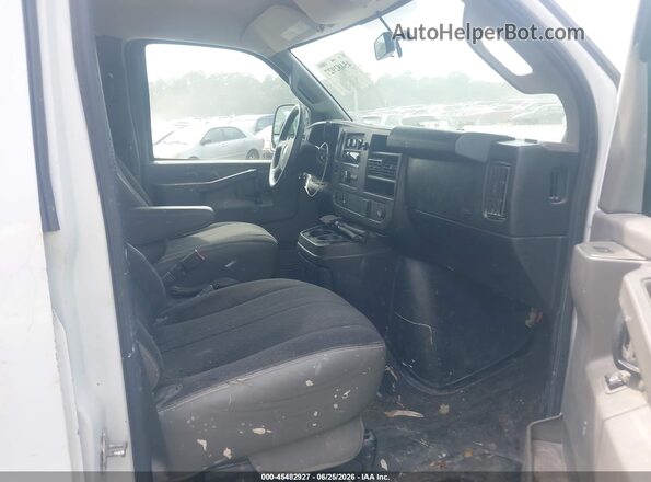 1GCWGAFGXJ1906197 2018 CHEVROLET EXPRESS White Vista interior delantera