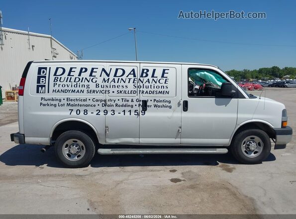 1GCWGAFP0N1195499 2022 CHEVROLET EXPRESS White Սալոնի հետևի տեսք