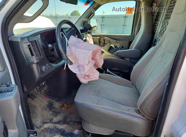 1GCWGAFP1M1188592 2021 CHEVROLET EXPRESS White Front interior view