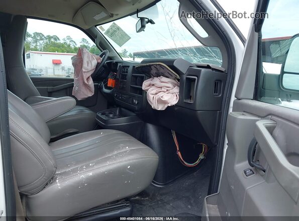 1GCWGAFP2K1221113 2019 CHEVROLET EXPRESS White Front interior view