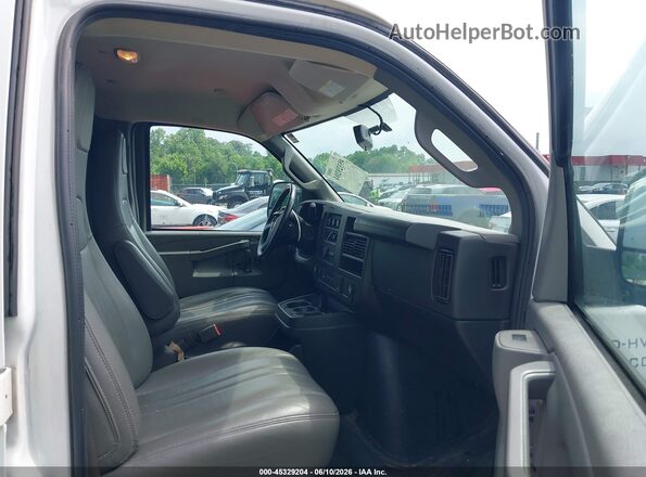 1GCWGAFP4N1214393 2022 CHEVROLET EXPRESS White Front interior view