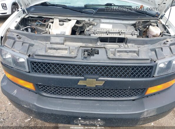 1GCWGAFP4N1214393 2022 CHEVROLET EXPRESS White Rear view