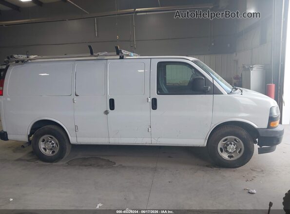 1GCWGAFP4N1214393 2022 CHEVROLET EXPRESS White Rear interior view