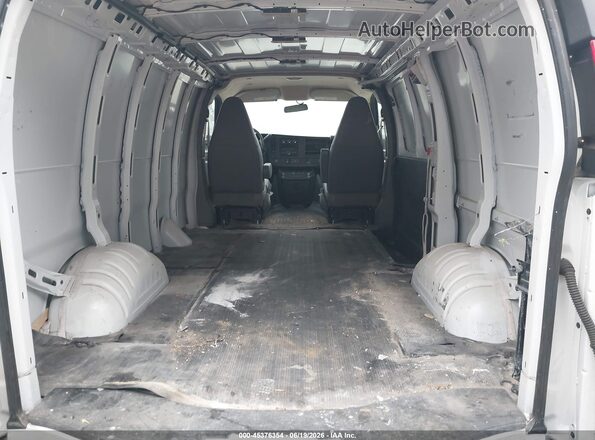 1GCWGAFP4P1219368 2023 CHEVROLET EXPRESS White VIN կոդի պիտակի տեսք