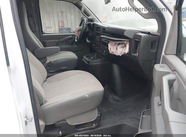 1GCWGAFP4P1219368 2023 CHEVROLET EXPRESS White Սալոնի դիմացի տեսք