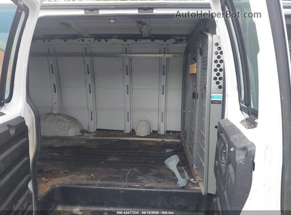 1GCWGAFP6J1340328 2018 CHEVROLET EXPRESS White VIN կոդի պիտակի տեսք
