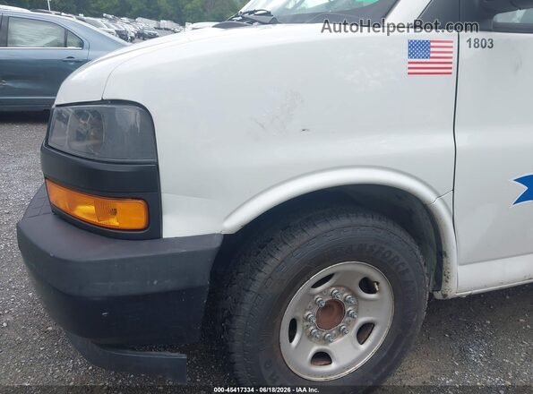 1GCWGAFP6J1340328 2018 CHEVROLET EXPRESS White Սարքավորումների վահանակի տեսք