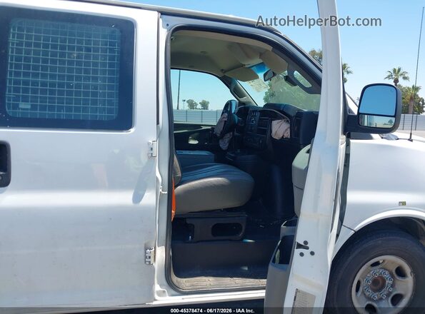 1GCWGAFP7J1182159 2018 CHEVROLET EXPRESS White Front interior view