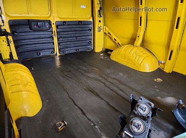 1GCWGAFP8P1107446 2023 CHEVROLET EXPRESS Yellow 
