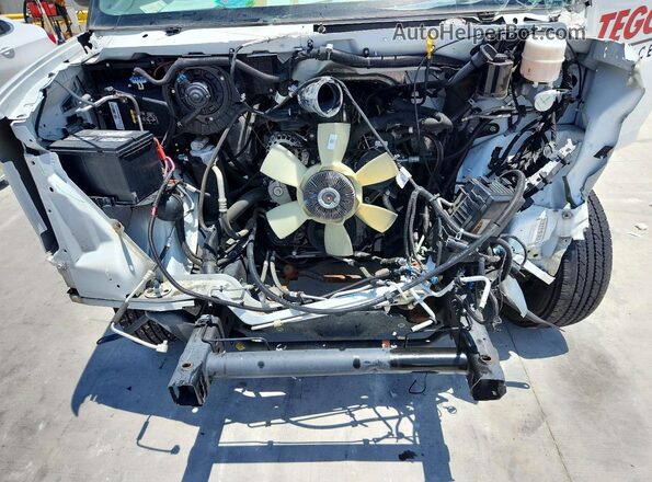 1GCWGAFP8R1290060 2024 CHEVROLET EXPRESS White Vista del compartimento del motor