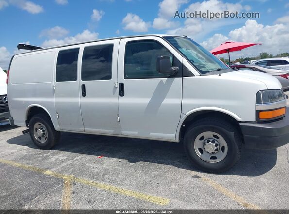 1GCWGAFPXK1332556 2019 CHEVROLET EXPRESS White უკანა სალონის ხედი