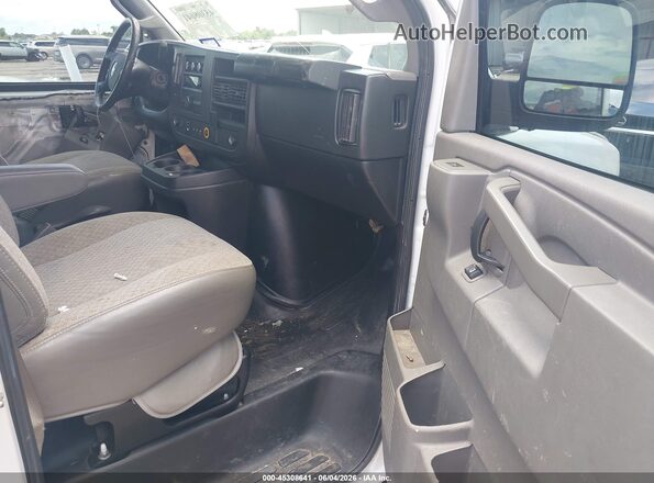 1GCWGAFPXN1199916 2022 CHEVROLET EXPRESS White Front interior view