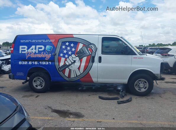 1GCWGAFPXN1199916 2022 CHEVROLET EXPRESS White Rear interior view