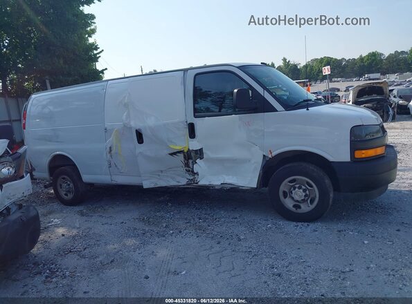 1GCWGBFP0P1203206 2023 CHEVROLET EXPRESS White Widok wnętrza z tyłu