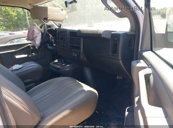 1GCZGGFG0H1339122 2017 CHEVROLET EXPRESS White წინა სალონის ხედი