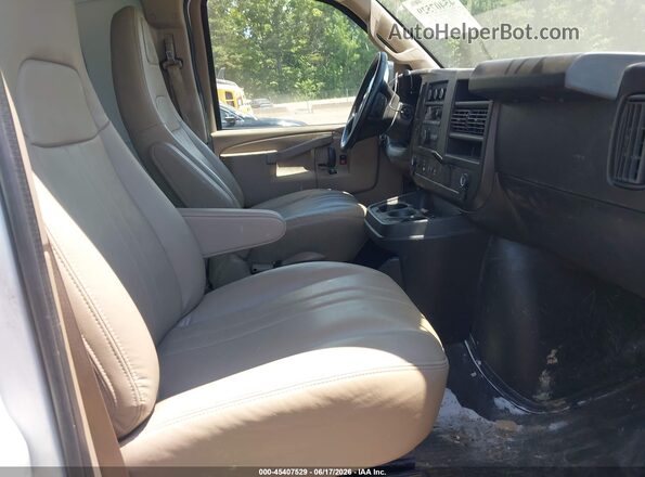 1GCZGGFP4P1255058 2023 CHEVROLET EXPRESS White Սալոնի դիմացի տեսք