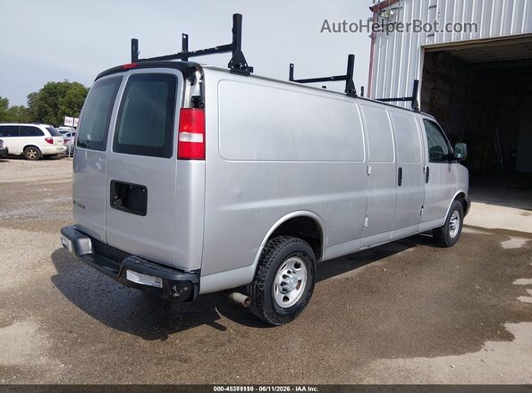 1GCZGHFG1J1334085 2018 CHEVROLET EXPRESS Silver Rear right