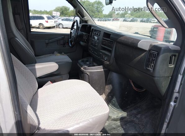 1GCZGHFG1J1334085 2018 CHEVROLET EXPRESS Silver Front interior view