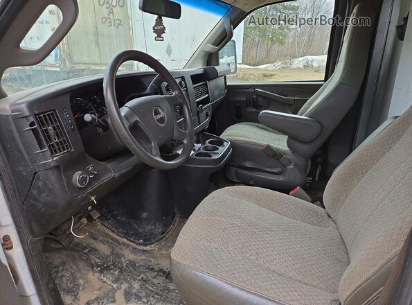 1GD07RFG7K1345894 2019 GMC SAVANA White წინა სალონის ხედი