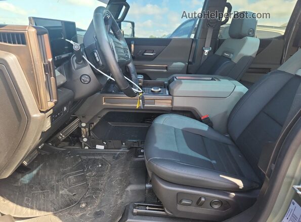 1GKB0RDC0RU101387 2024 GMC HUMMER Green Widok wnętrza z przodu