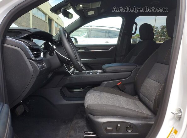 1GKENKKSXTJ252746 2026 GMC ACADIA Белый Вид салона спереди