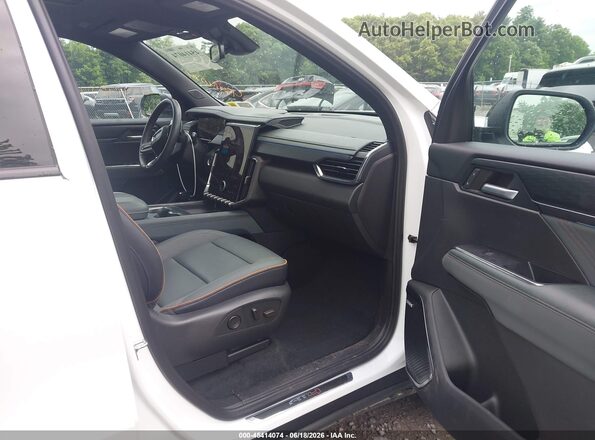 1GKENPKS2RJ169947 2024 GMC ACADIA Белый Вид салона спереди