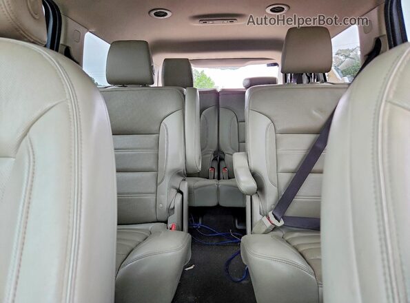 1GKKNPLS5KZ178148 2019 GMC ACADIA White Rear seats view