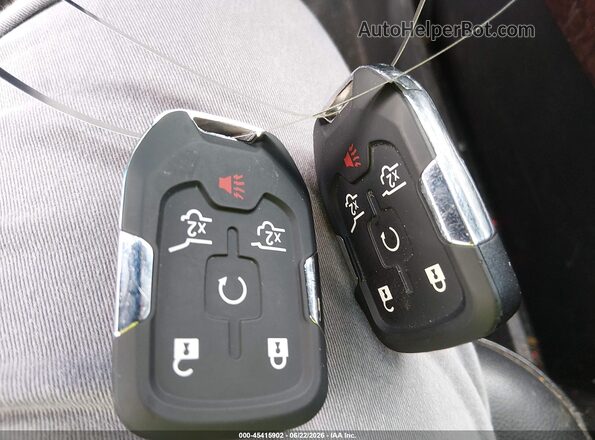 1GKS2BKC8HR220925 2017 GMC YUKON Silver Vista del salpicadero