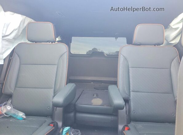 1GKS2CK85TR129797 2026 GMC YUKON Серебряный Вид задних сидений
